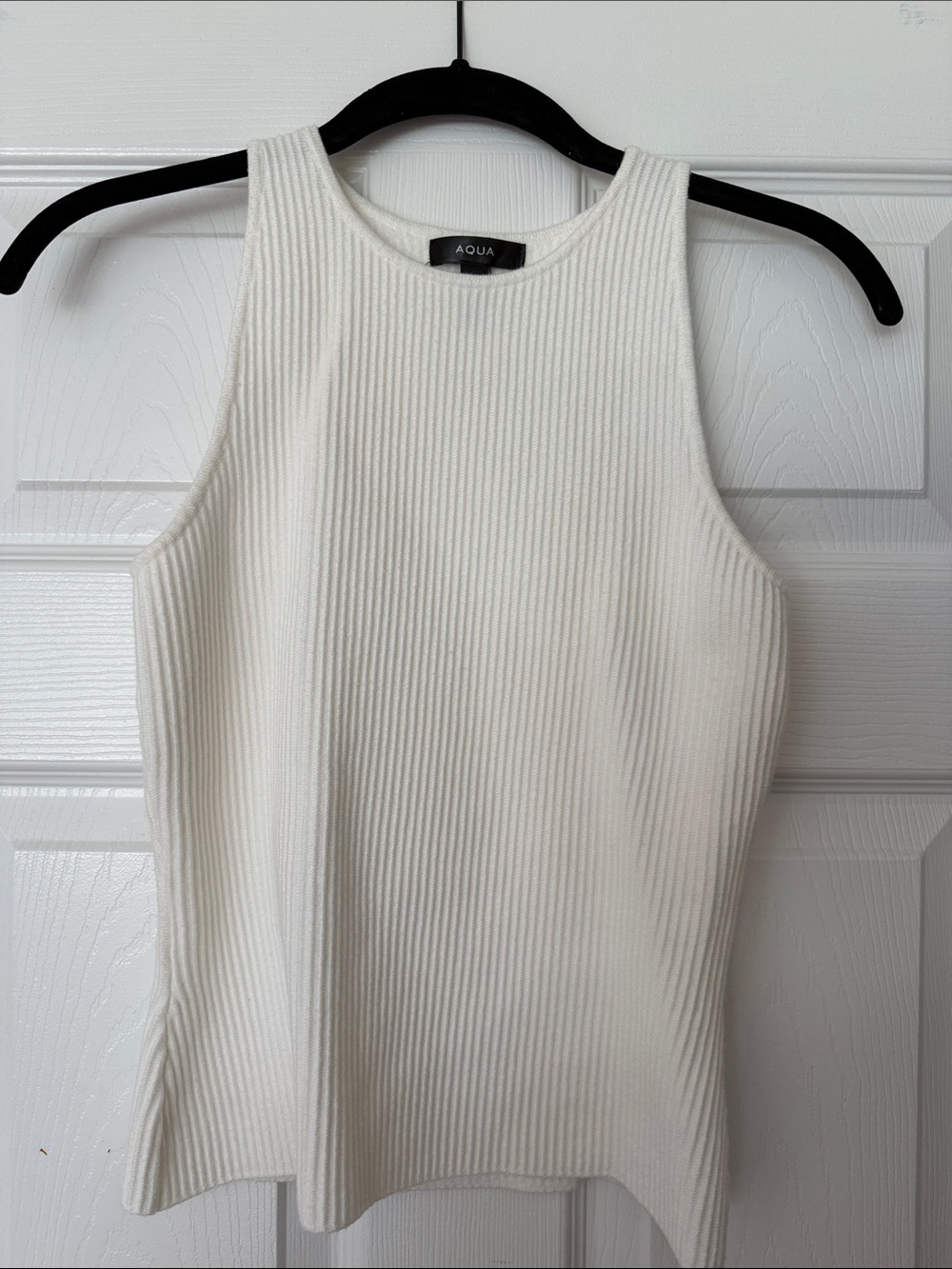 Aqua Sleeveless Ribbed Tank Top in White - XS